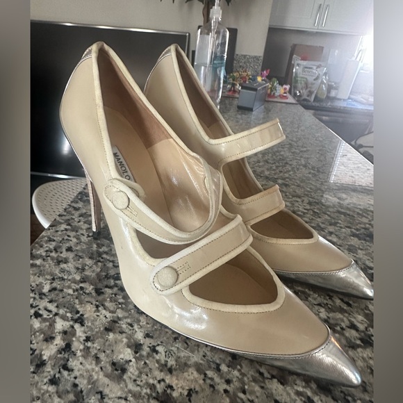 Manolo Blahnik Patent Leather Pumps Size 9.5 - Picture 2 of 13